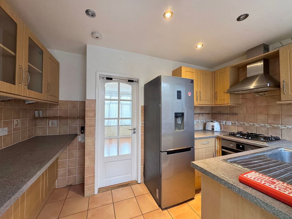 Property photo 2 of 16 Kitchen