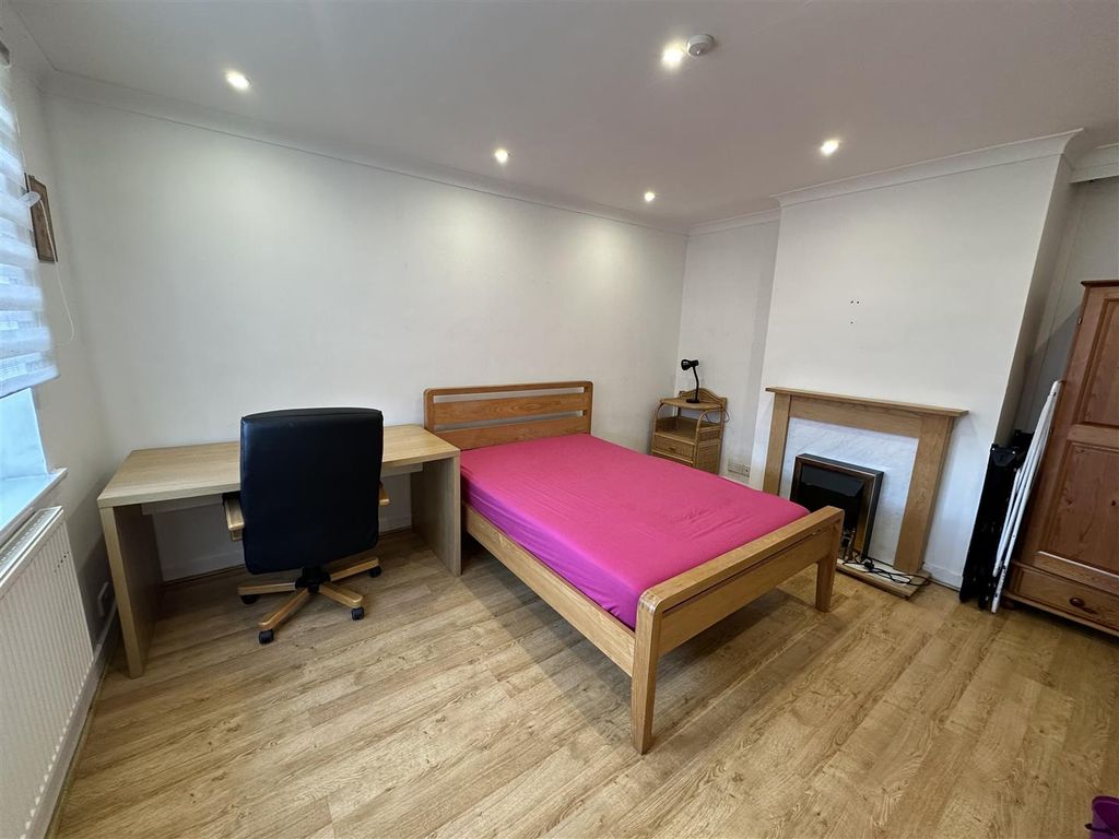 Property photo 2 of 10 7 Alice Bed1.Jpg