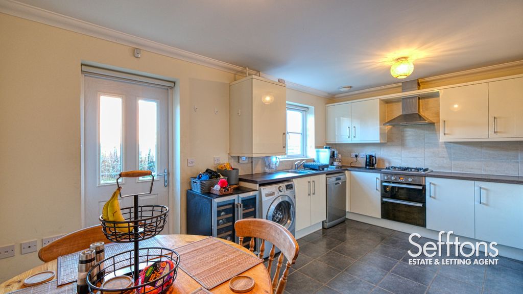 Property photo 2 of 20 Dscf1063_10