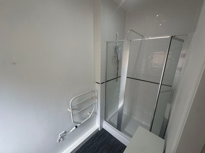 Property photo 2 of 11 En-Suite Bathroom