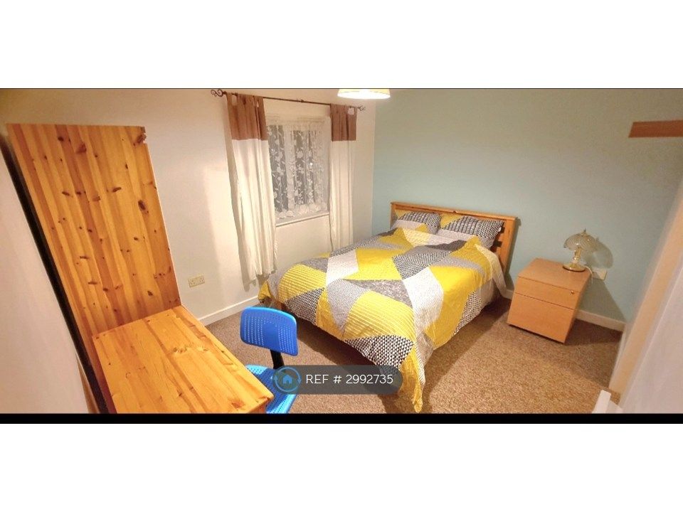 Property photo 2 of 7 En-Suite Bedroom