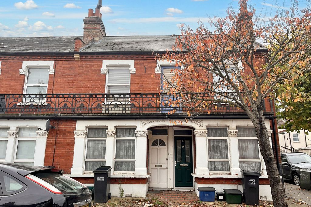 Property photo 1 of 6 15 Ingatestone Road, South Norwood, London, Se25 4LG