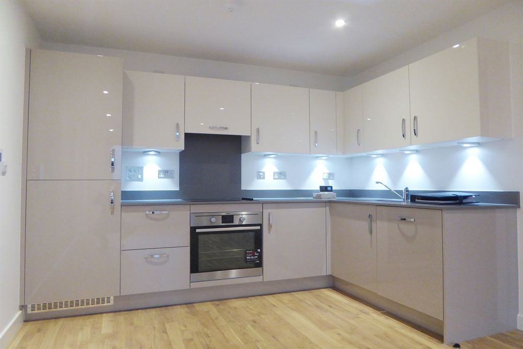 Property photo 2 of 7 Kitchen