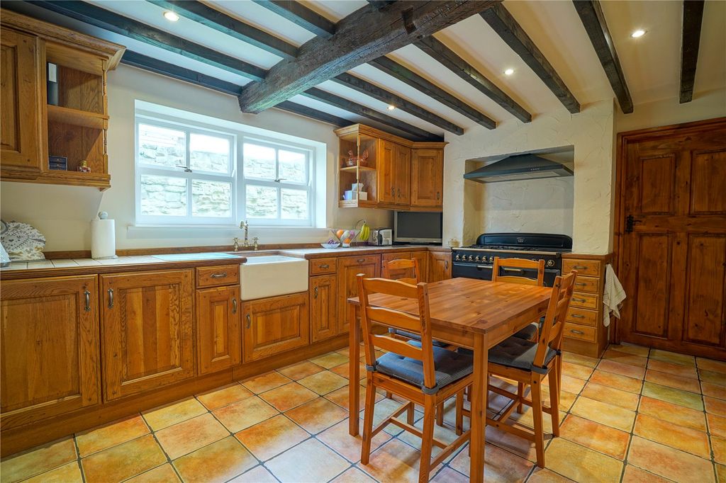 Property photo 2 of 31 Picture No. 18