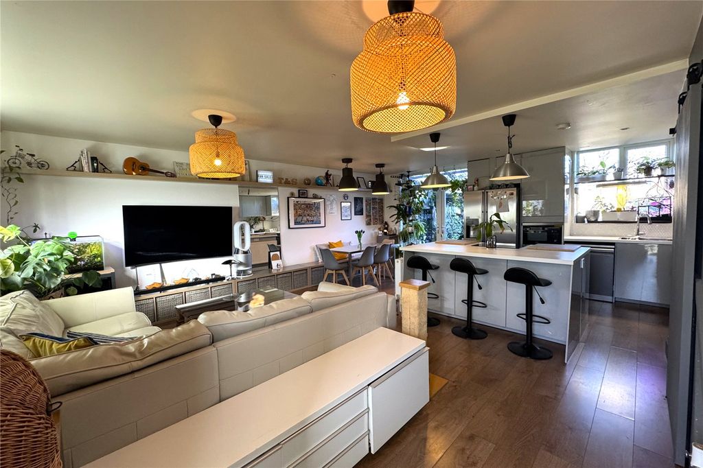 Property photo 2 of 20 Picture No. 15