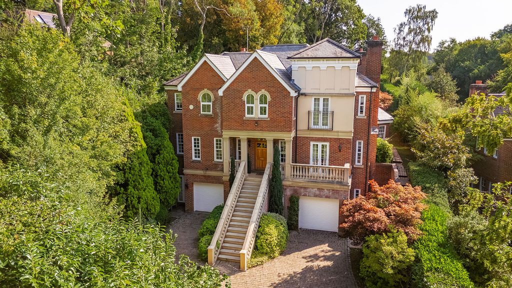 Property photo 1 of 32