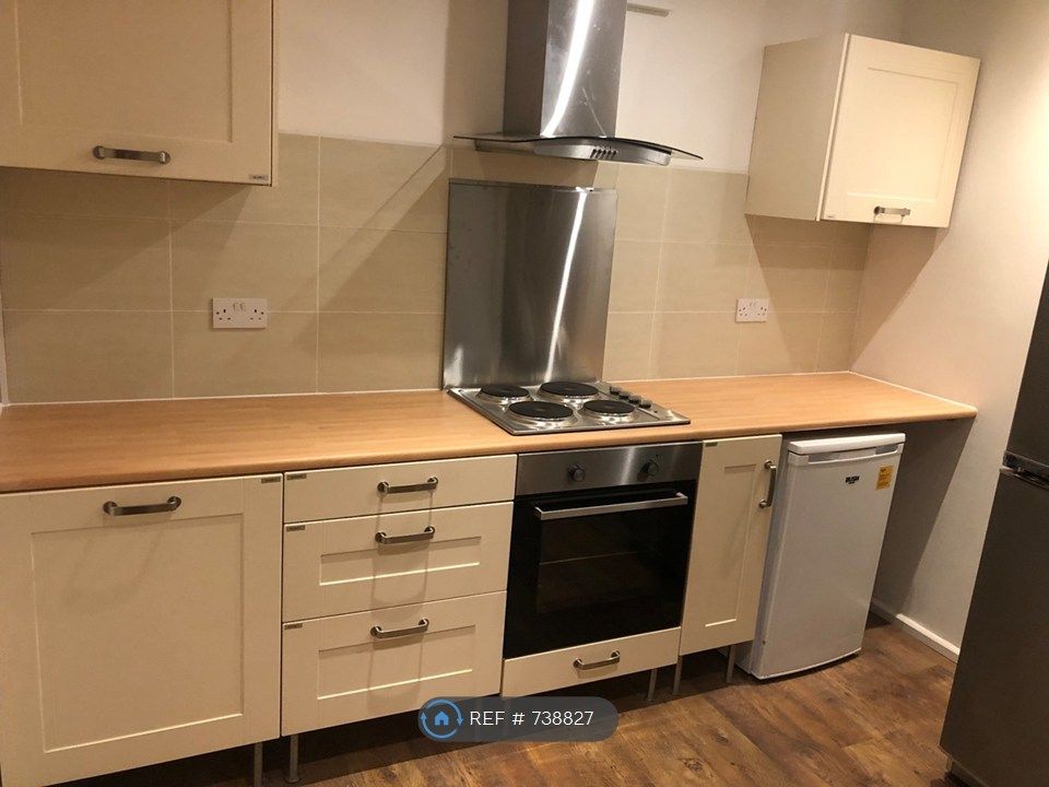 Property photo 1 of 7 Kitchen - Shared
