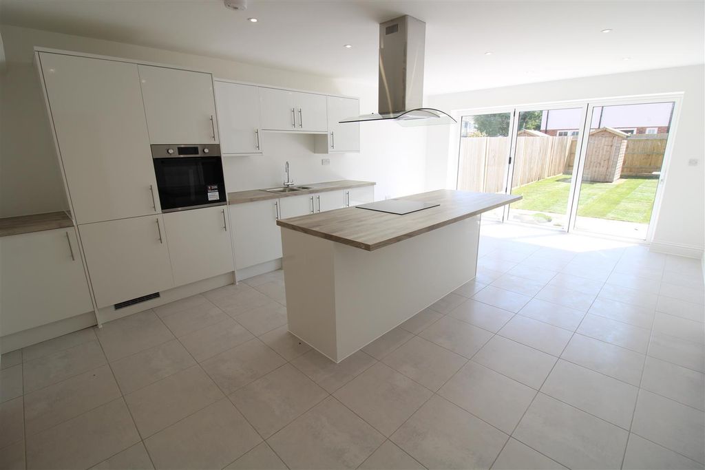 Property photo 3 of 18 Kitchen/ Diner