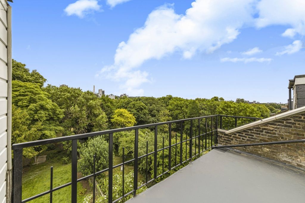 Property photo 3 of 25