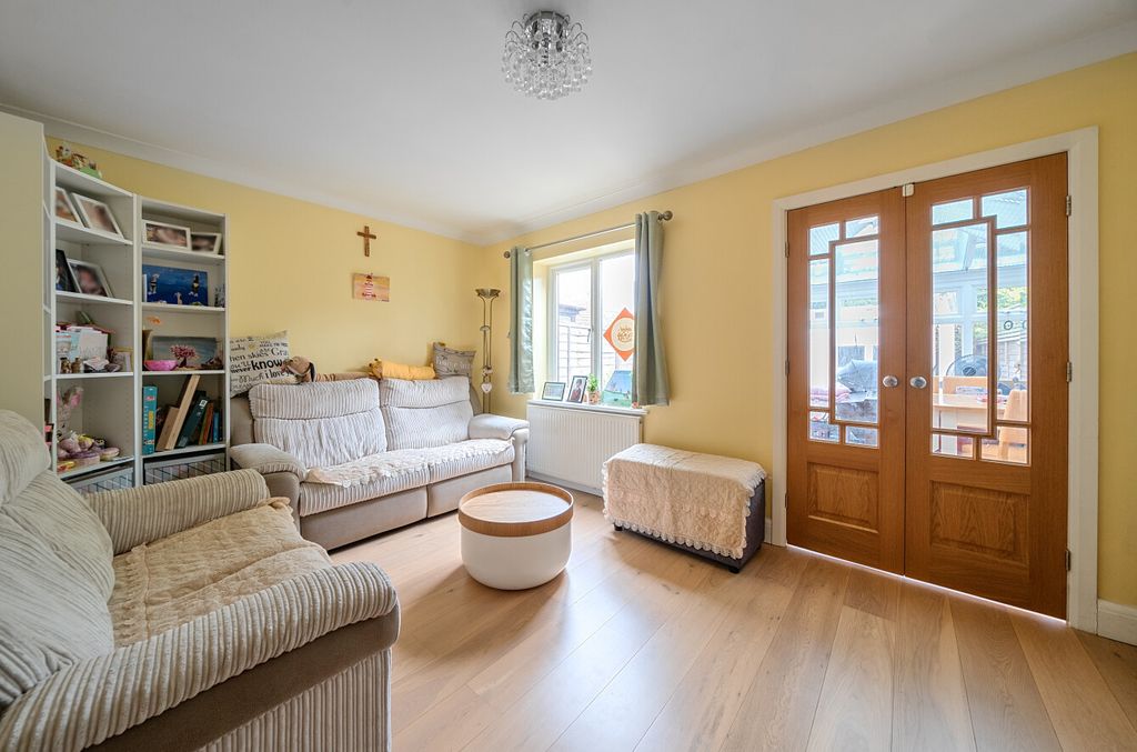 Property photo 2 of 18 1296740-13-684073...