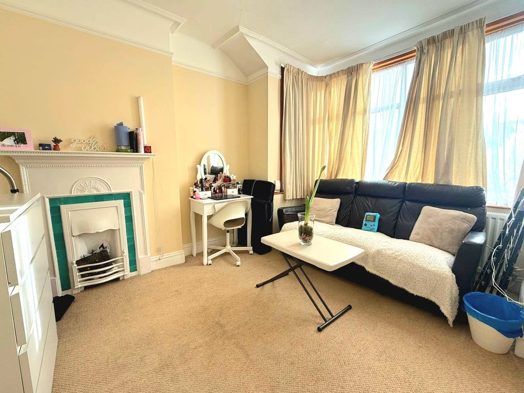 Property photo 3 of 10 Living Room