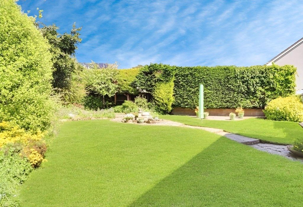 Property photo 2 of 14 Picture No. 21