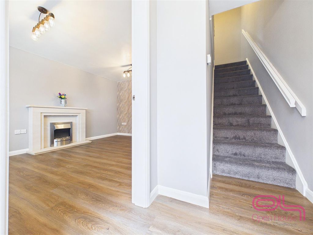 Property photo 3 of 29 Moray Close, Church Gresley (1).Jpg