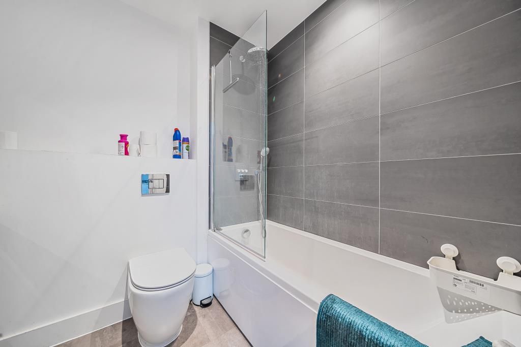 Property photo 2 of 10 Bathroom