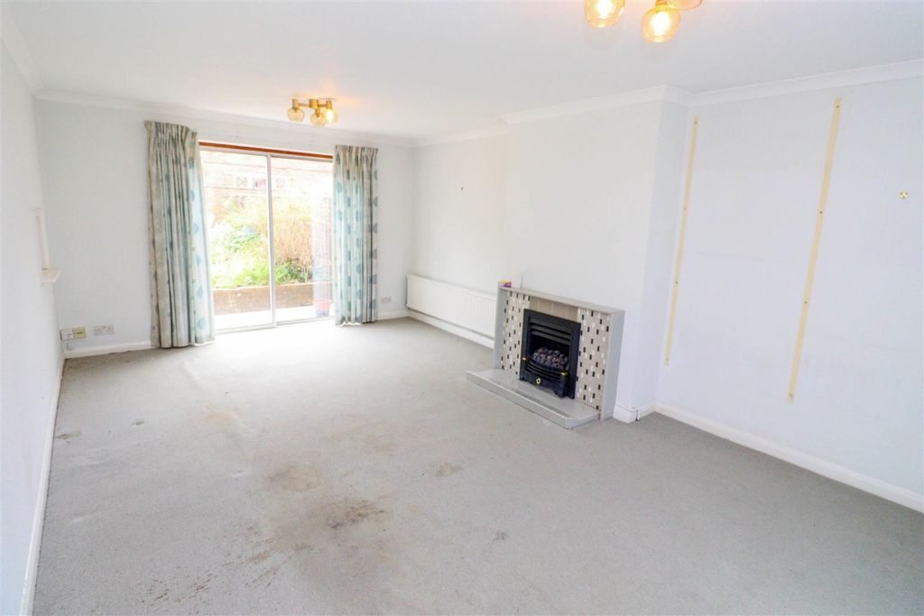 Property photo 3 of 15 Living Room