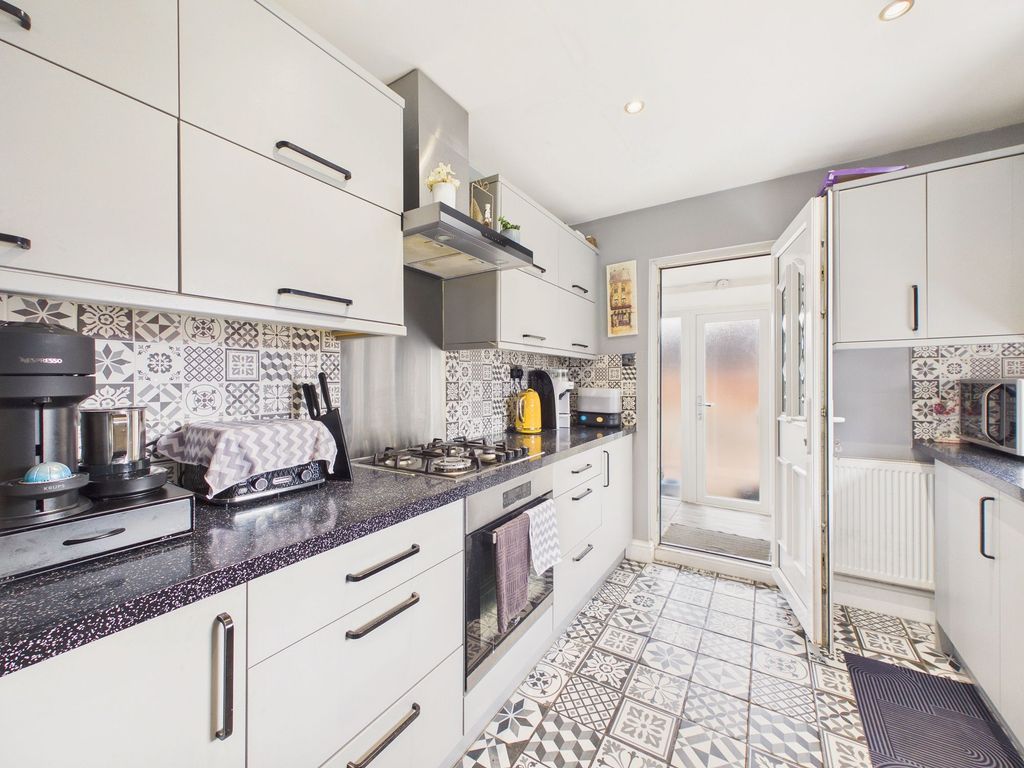 Property photo 3 of 13 Kitchen