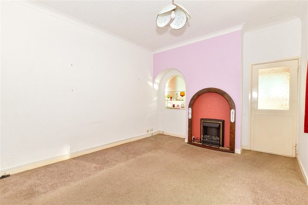 Property photo 3 of 10 Dining Room