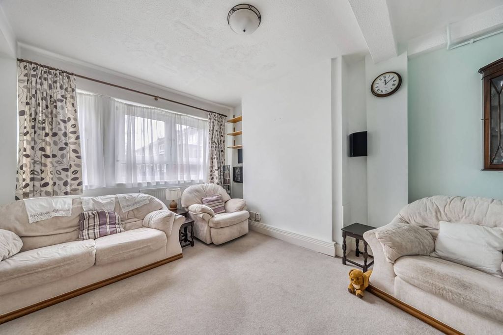 Property photo 3 of 18