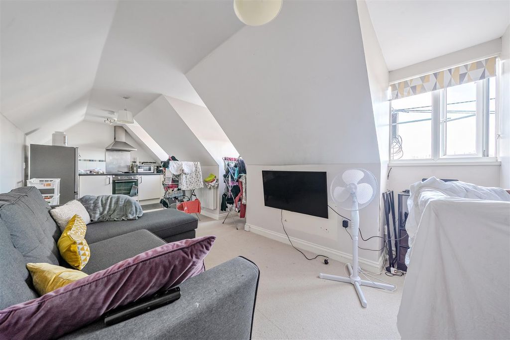 Property photo 3 of 14 1334113-9-68B17d9d61Fd2.Jpg