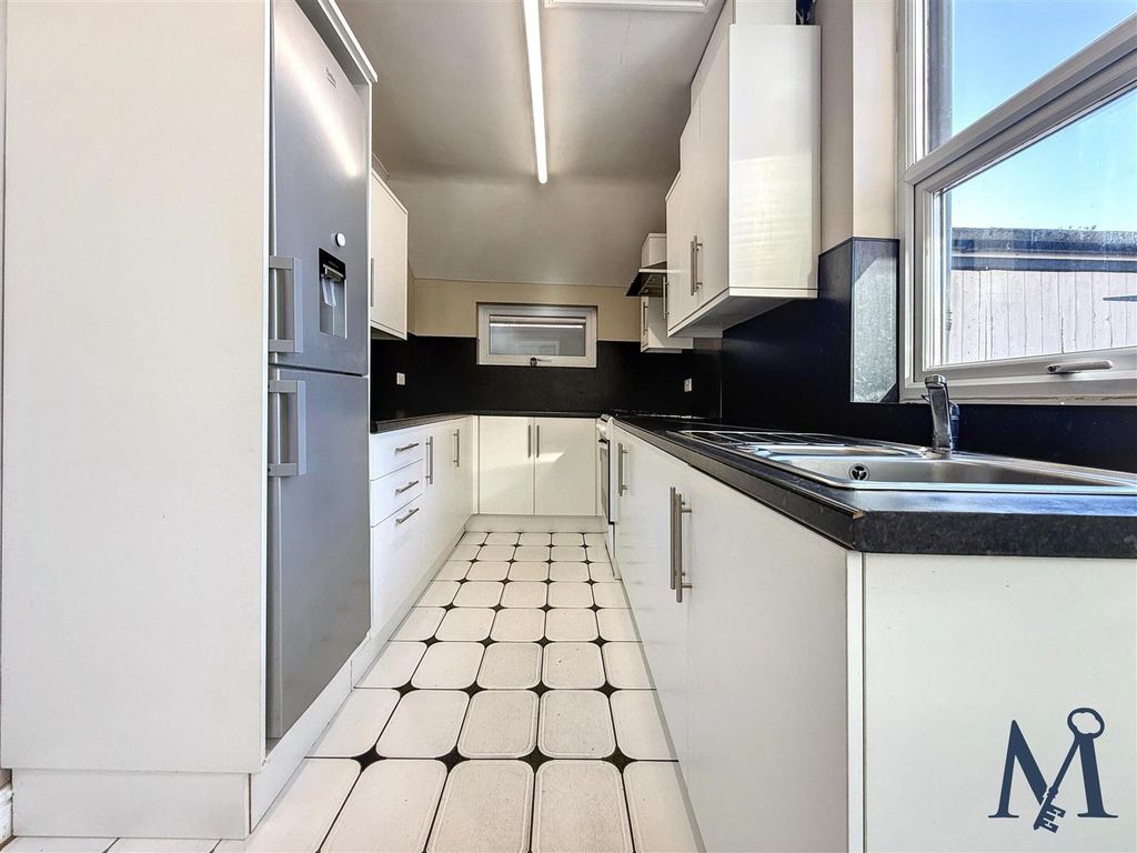 Property photo 2 of 22 Kitchen