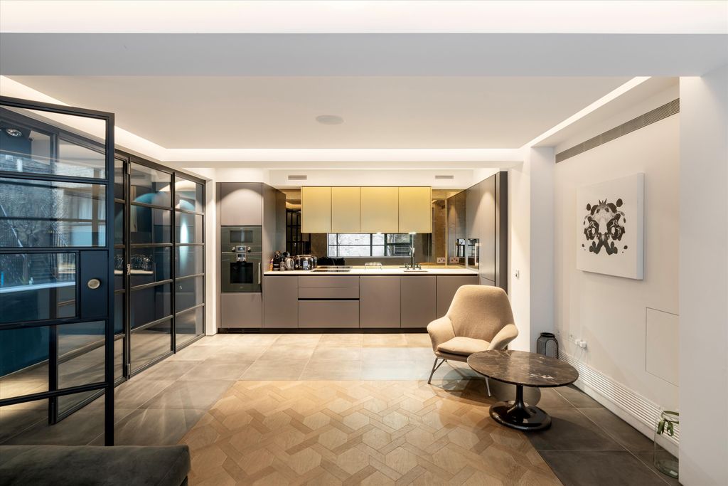 Property photo 3 of 19 Image