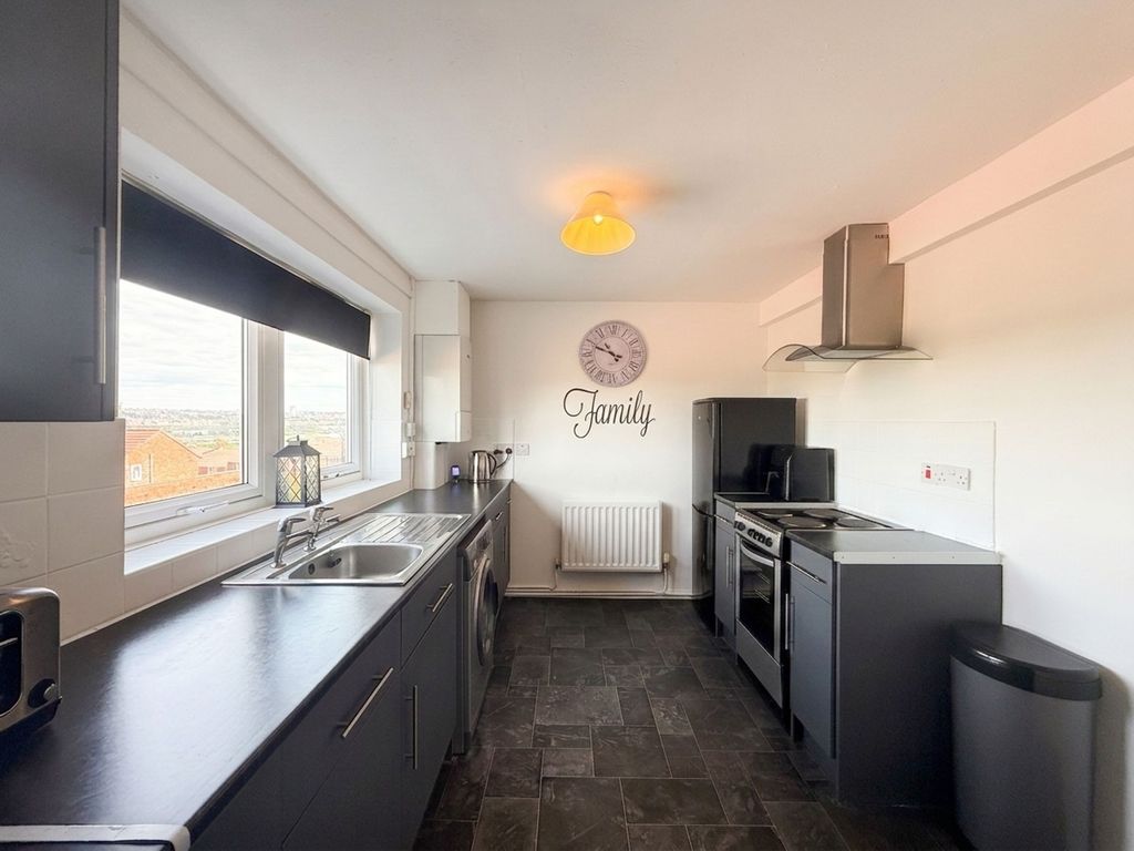 Property photo 1 of 7 Kitchen