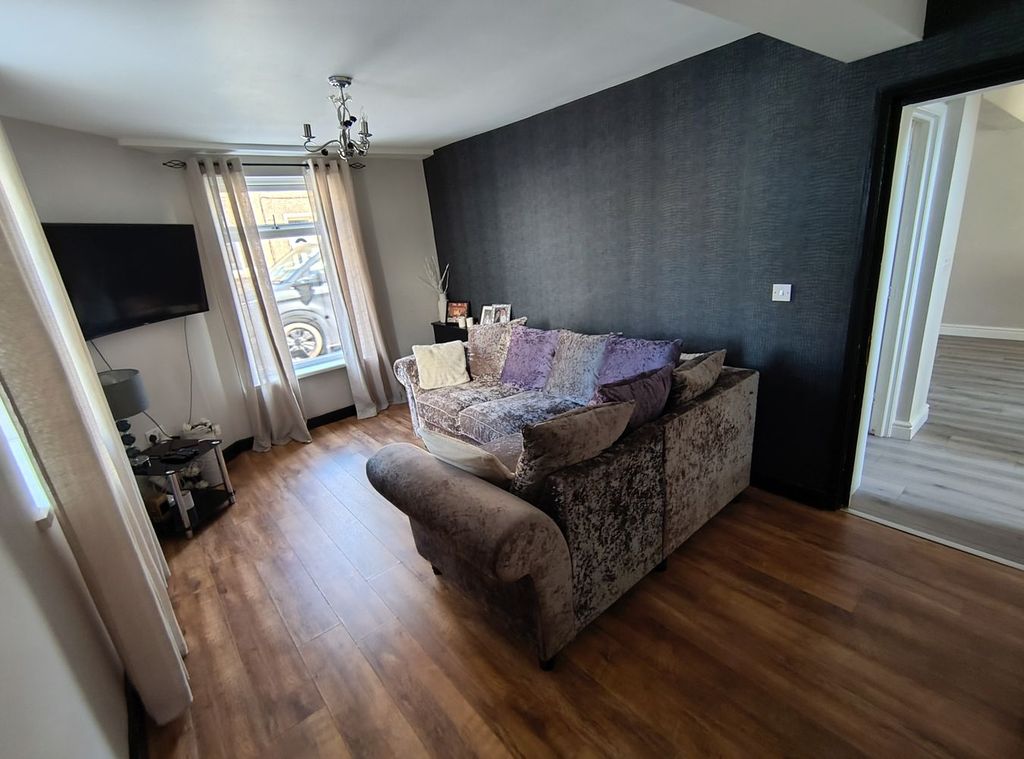 Property photo 2 of 40