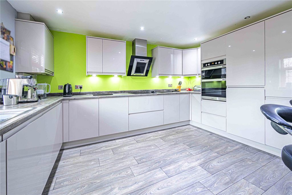 Property photo 2 of 16 Picture No. 15