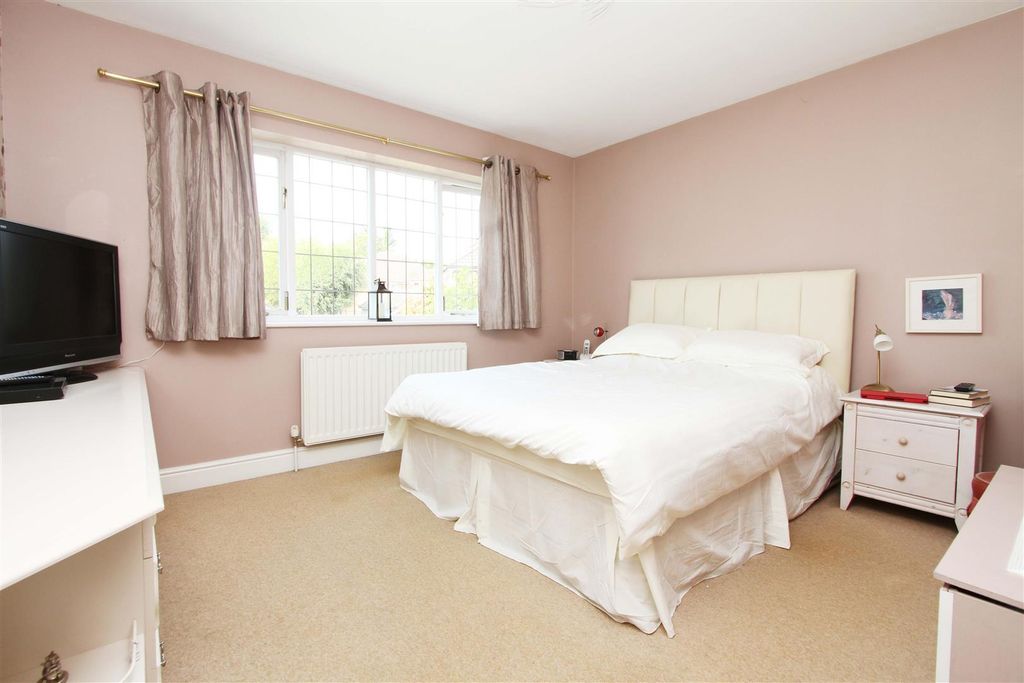 Property photo 3 of 19 Bedroom