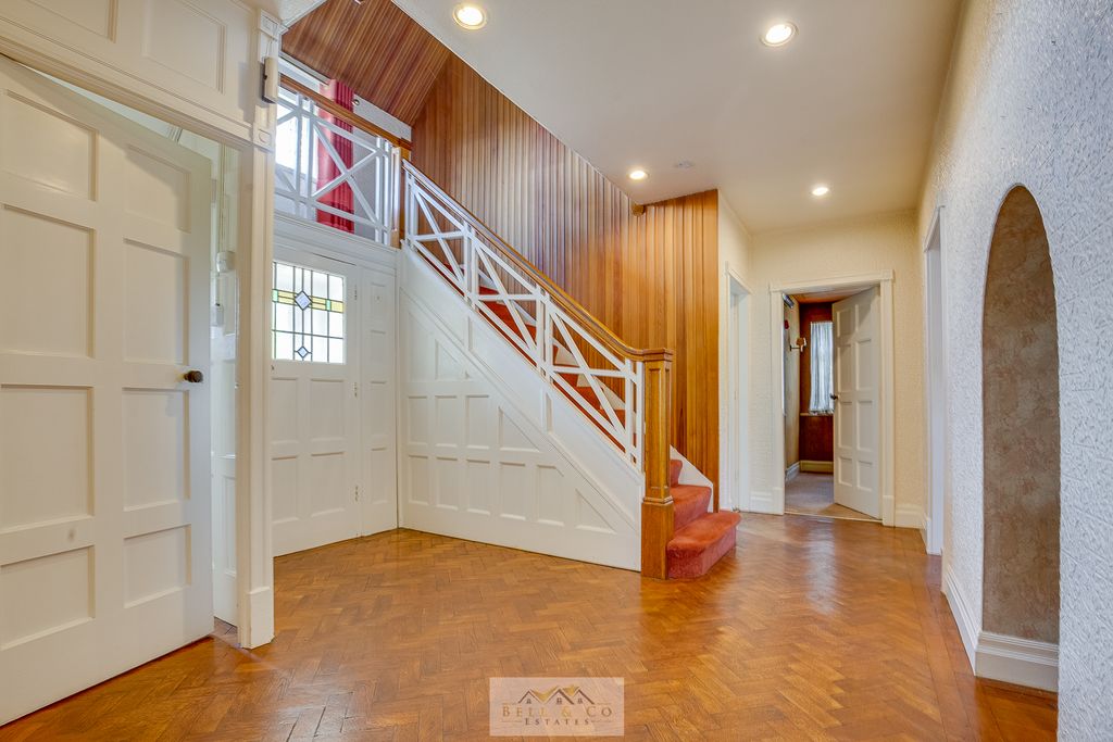 Property photo 3 of 45 Entrance Hall