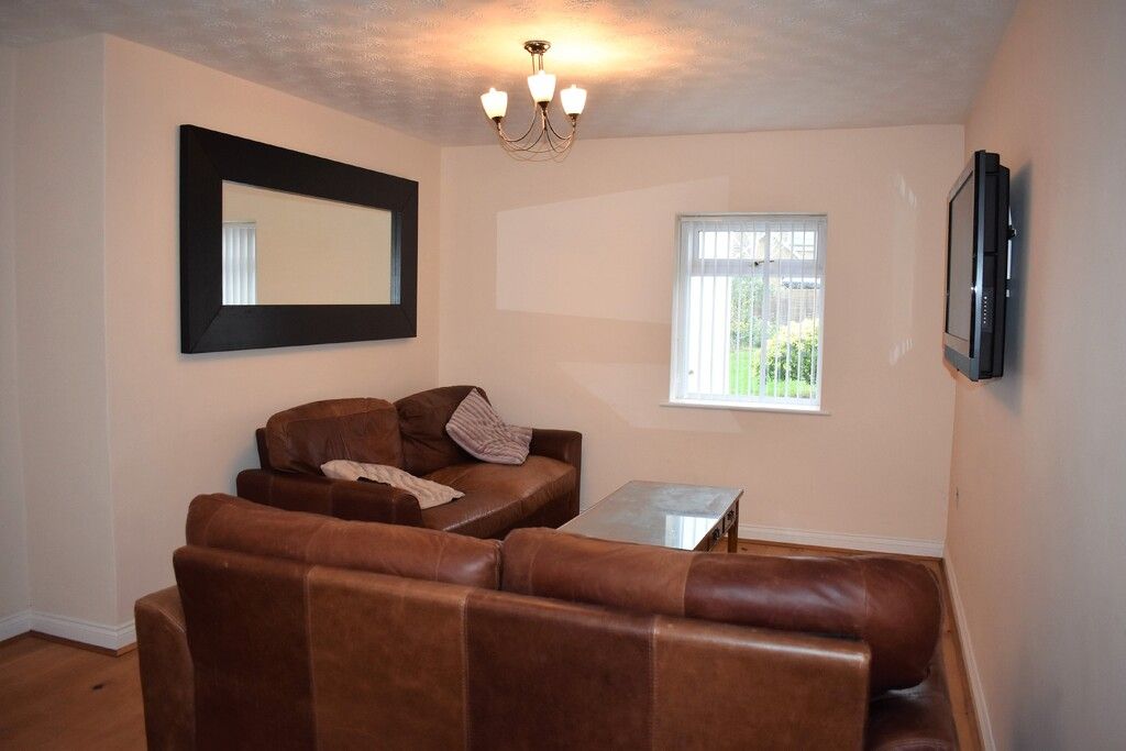 Property photo 2 of 10 Lounge