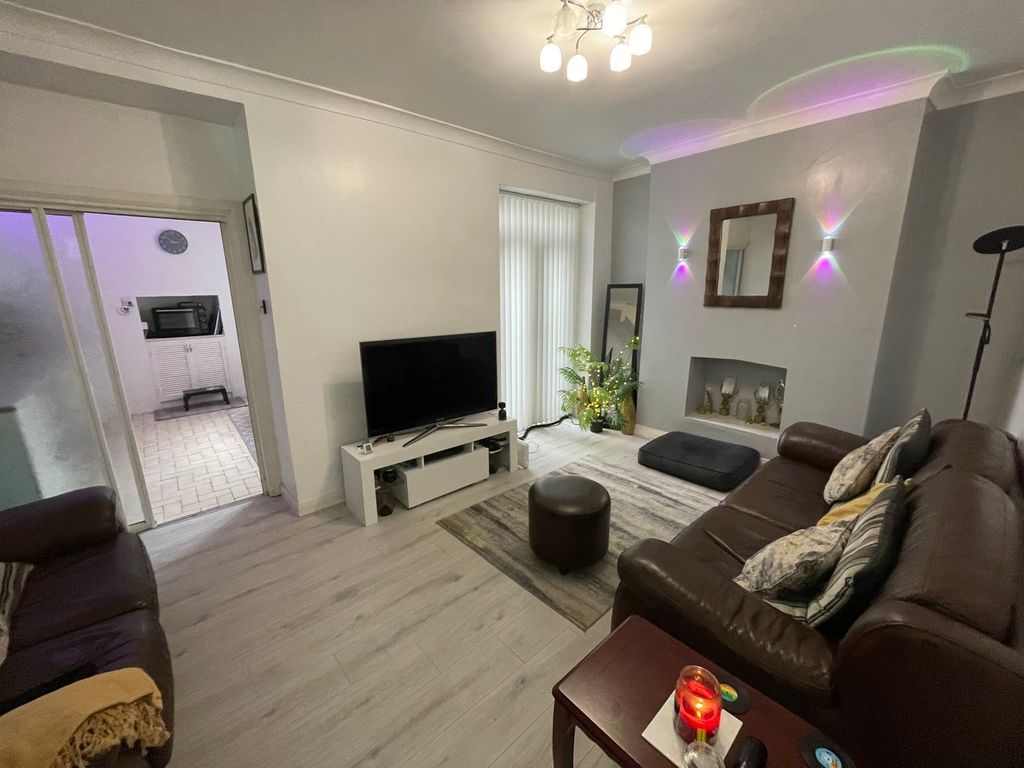 Property photo 2 of 21