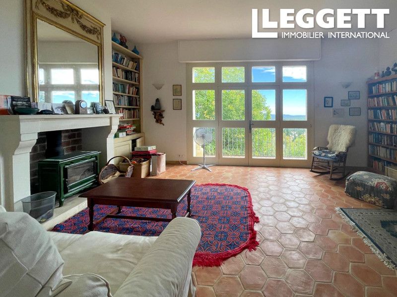 Property photo 3 of 10