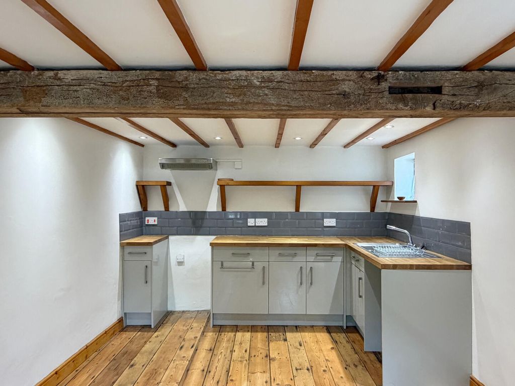 Property photo 2 of 10 Kitchen