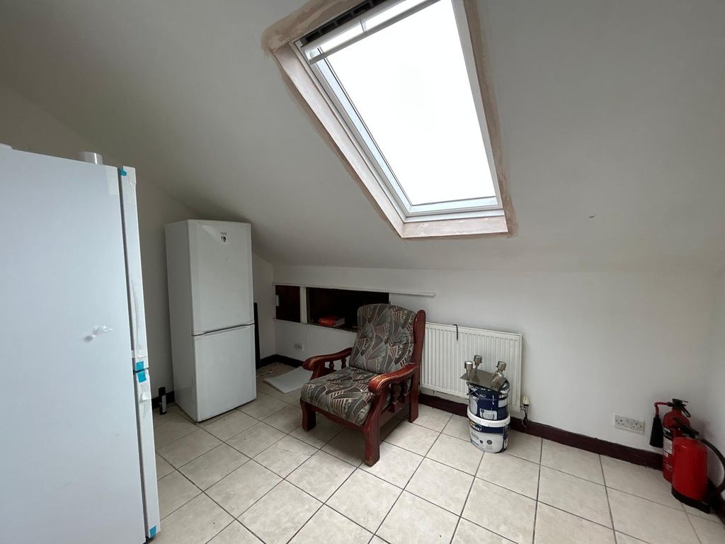 Property photo 2 of 7 Gallery