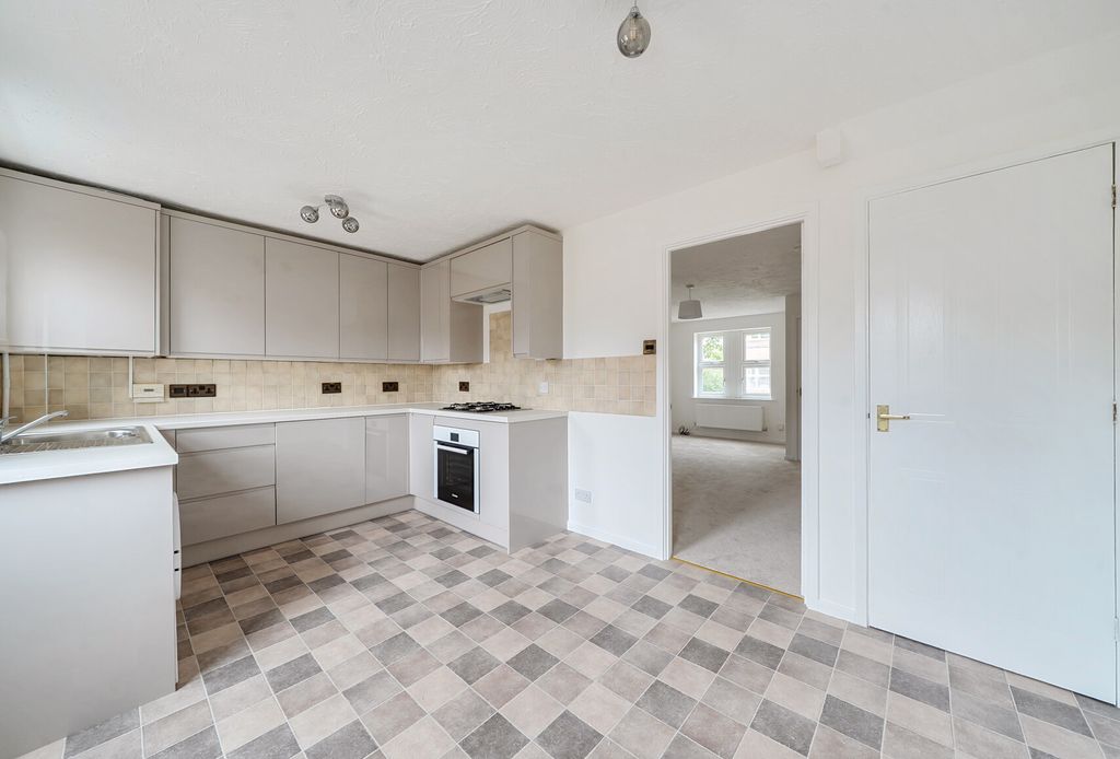 Property photo 2 of 13 1333498-12-688B71...