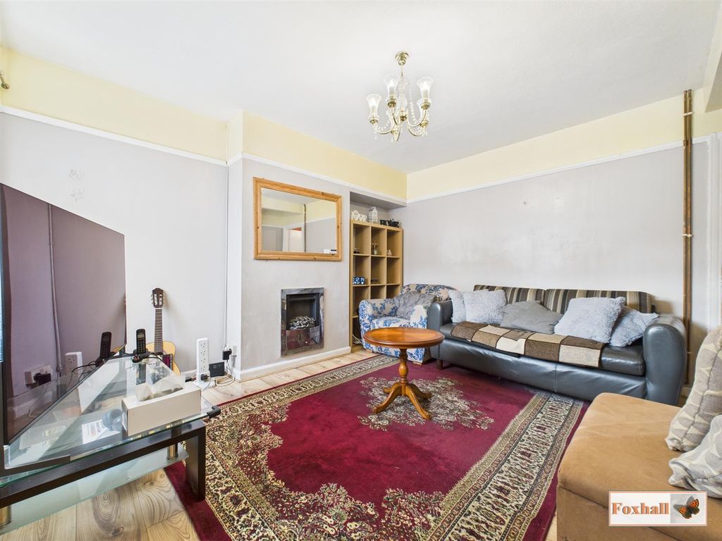 Property photo 3 of 14 Lounge