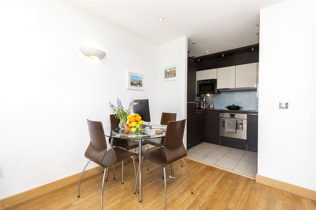 Property photo 3 of 16 Picture No. 12