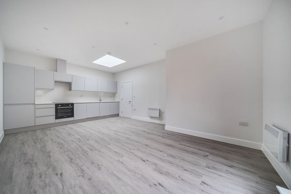 Property photo 2 of 11 1387328-5-693168E...