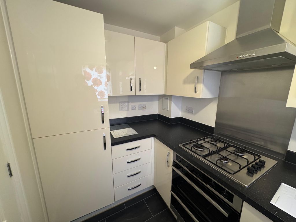 Property photo 2 of 10 Kitchen