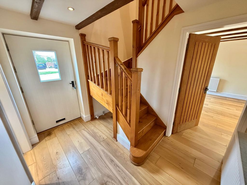 Property photo 2 of 32