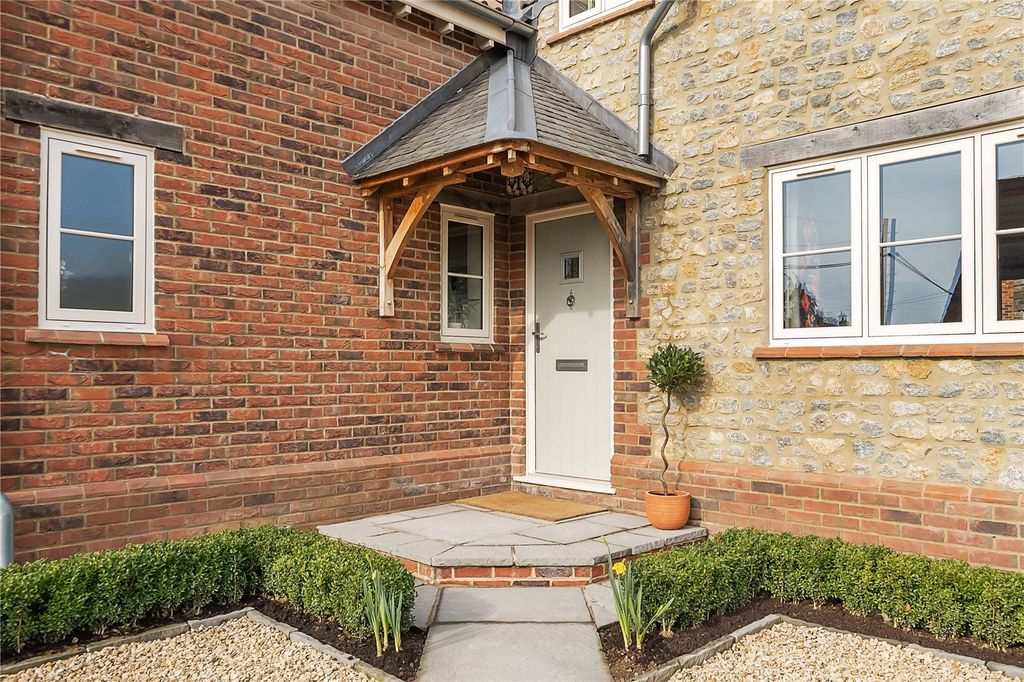 Property photo 2 of 29 Picture No. 27