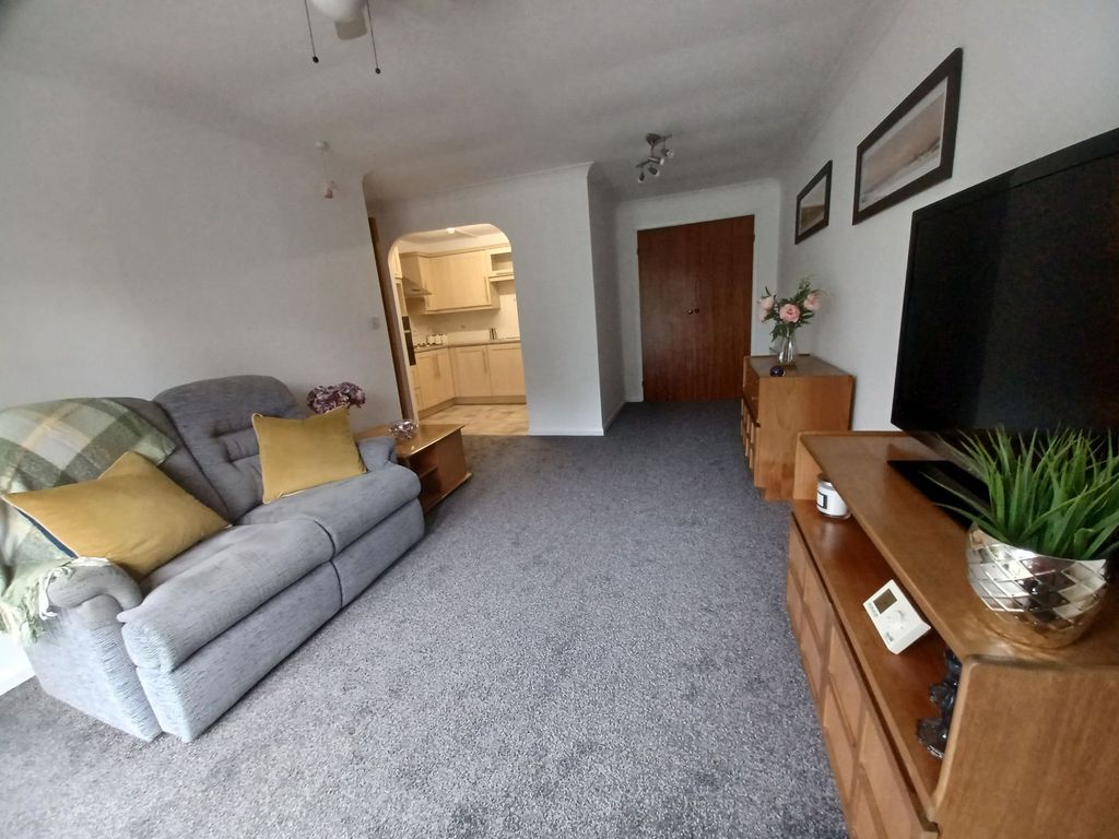 Property photo 2 of 10 Lounge