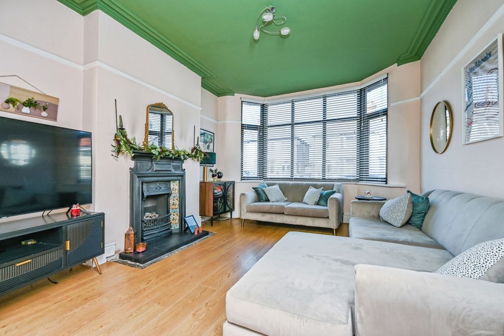 Property photo 2 of 20 Pbox-Img.Jpg