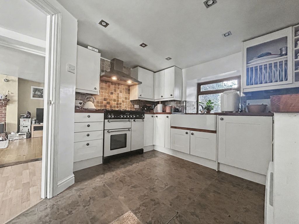 Property photo 3 of 12 Img3038