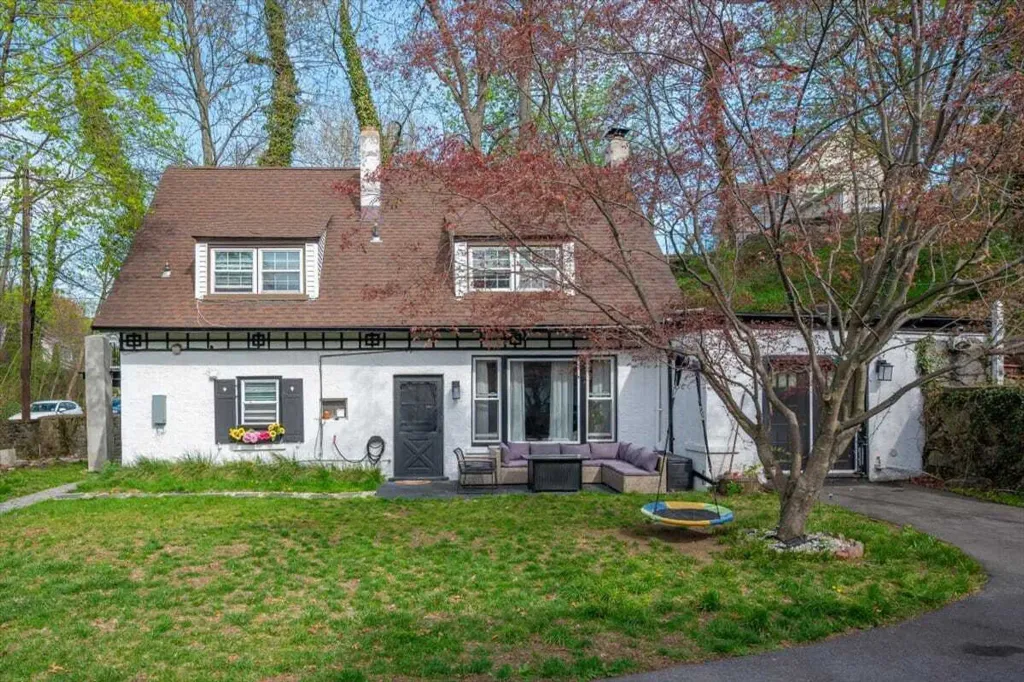 Property photo 1 of 24