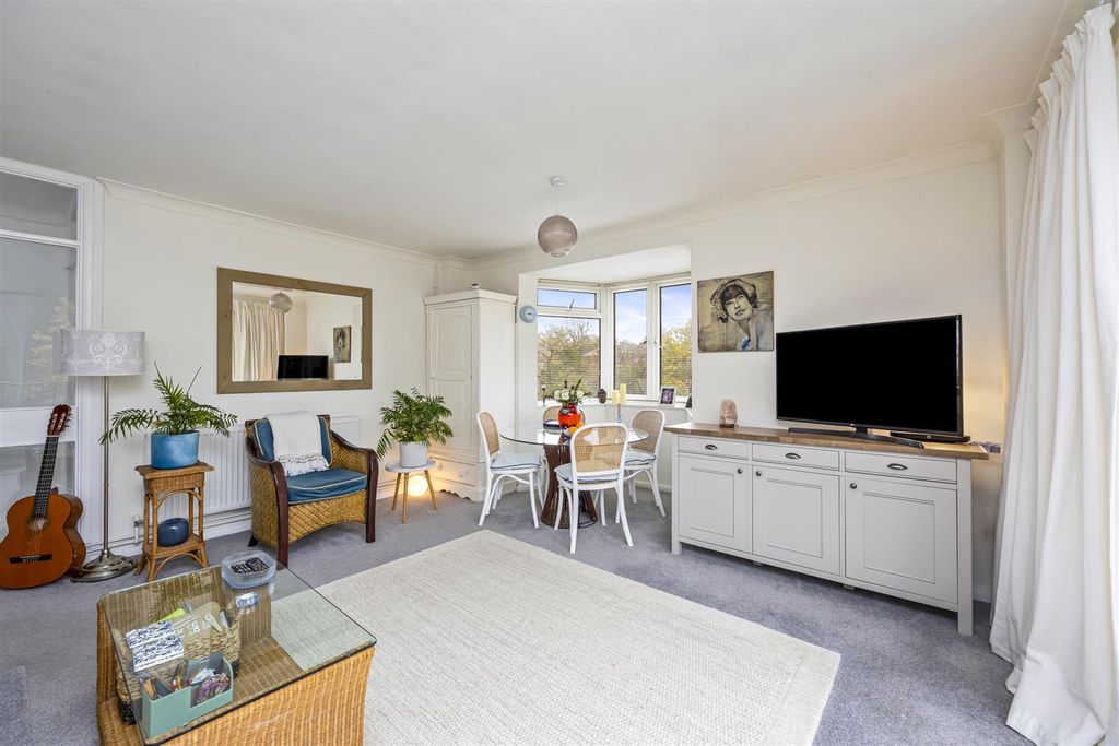 Property photo 2 of 18 Sitting/Dining Room