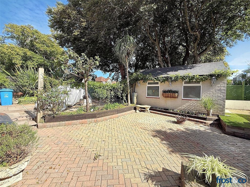 Property photo 2 of 17 Garden