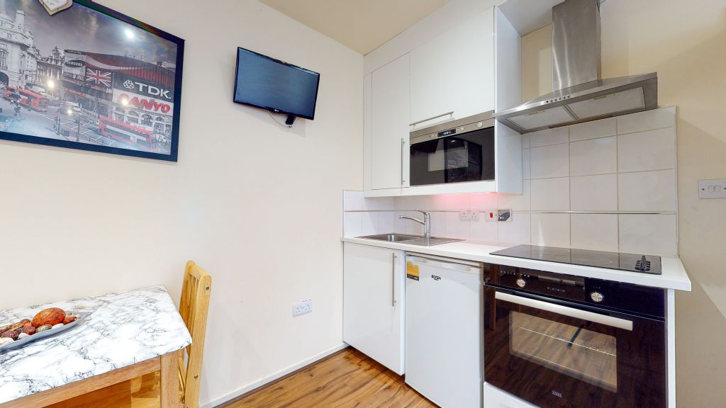 Property photo 2 of 7 Kitchen