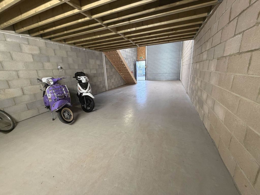 Property photo 3 of 5